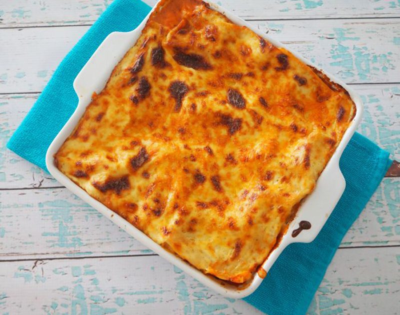 Easy Lasagne recipe that's always a crowd-pleaser - add it to your ...