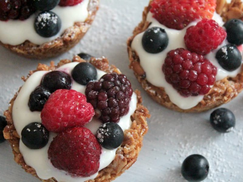Yoghurt and mixed berry oat cups