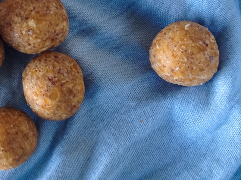 Apricot bliss balls - super quick and easy to make