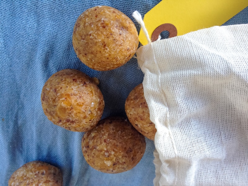 Healthy flaxseed and apricot bliss balls recipe (delish!)