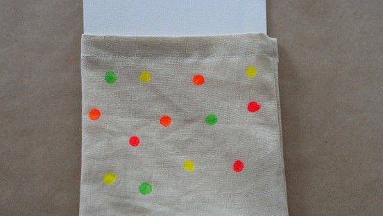 Make a drawstring bag - decorate your bag with paint