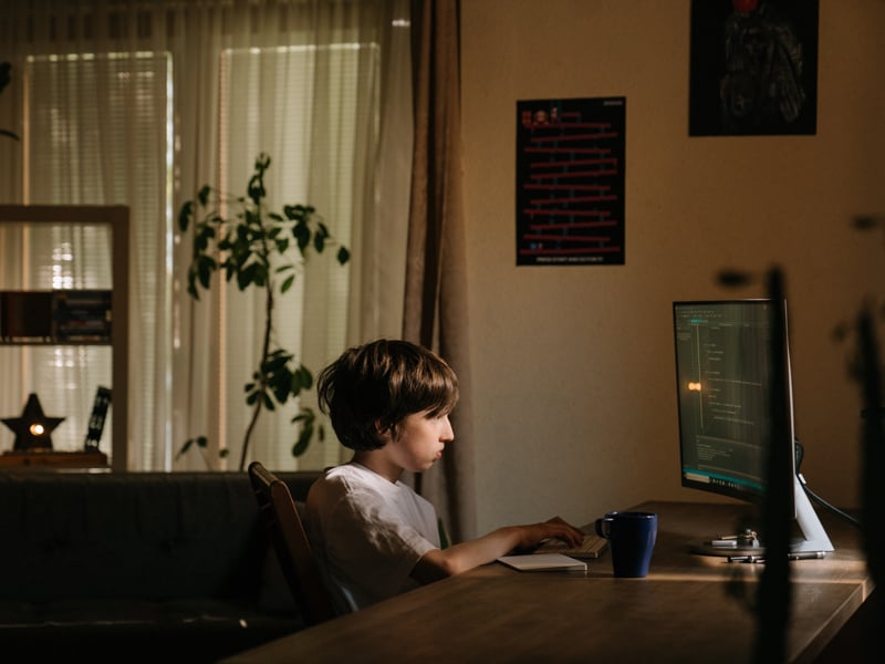 3 ways to get kids to tune in and pay attention when online learning