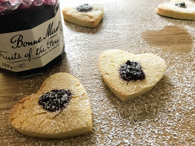 Jam shortbread biscuits recipe - simple to make